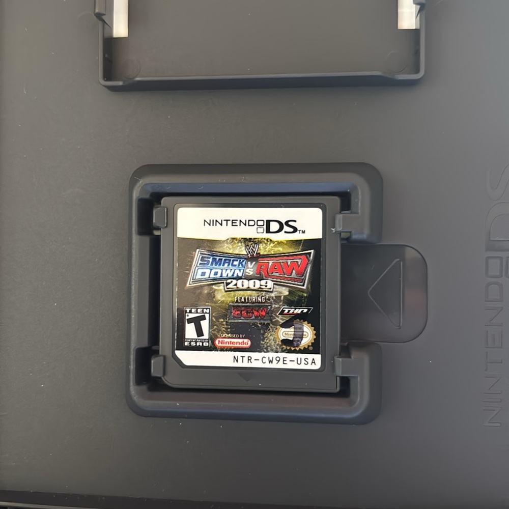 Smackdown vs. Raw 2009 Nintendo DS Game - Picture 3 of 3